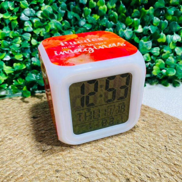 Reloj Digital Cambia Color